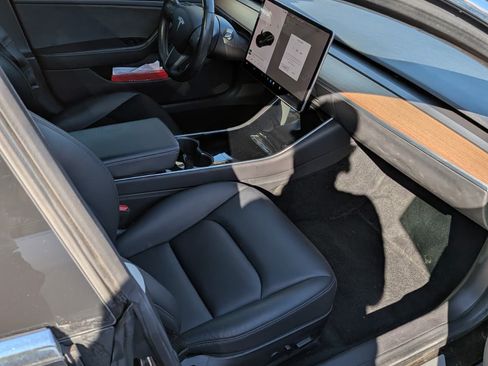 Used 2019 Tesla Model 3 Standard Range Plus image 11