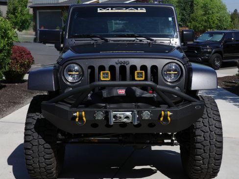 Used 2016 Jeep Wrangler Unlimited Rubicon AWD/4WD image 2