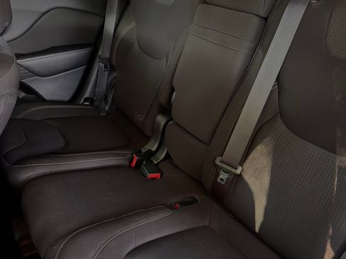 Used 2016 Jeep Cherokee Latitude FWD image 21