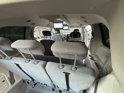 Used 2010 Dodge Grand Caravan SXT w/ Entertainment Group 2 image 17