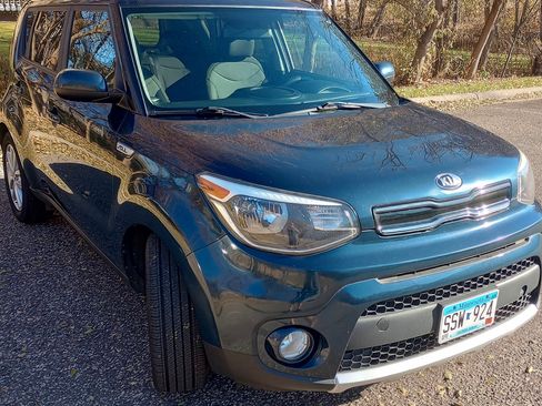Used 2017 Kia Soul + image 6