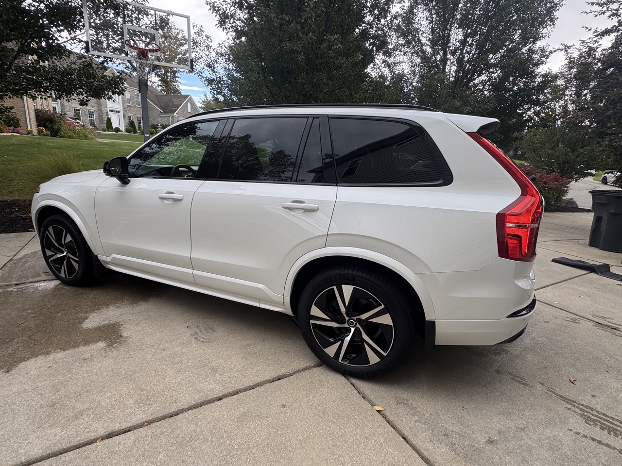 Used 2020 Volvo XC90 T6 R-Design w/ Advanced Package AWD/4WD image 2