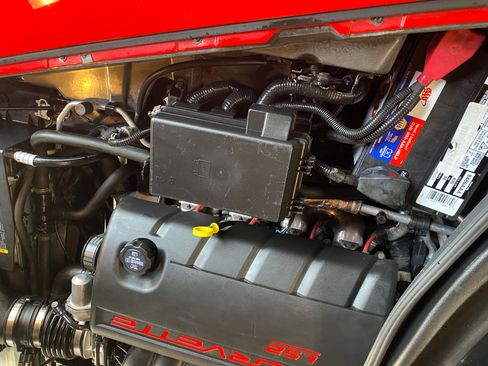 Used 2005 Chevrolet Corvette Coupe 2D w/ Preferred Equipment Group image 10