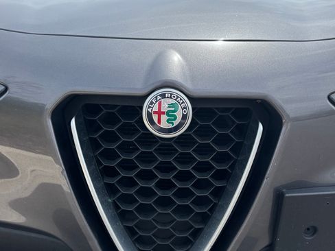 Used 2018 Alfa Romeo Stelvio AWD image 4
