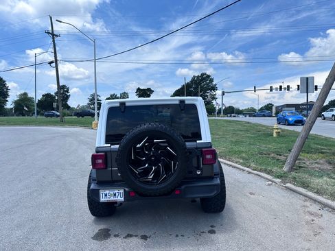 Used 2020 Jeep Wrangler Unlimited Sahara w/ Dual Top Group AWD/4WD image 8