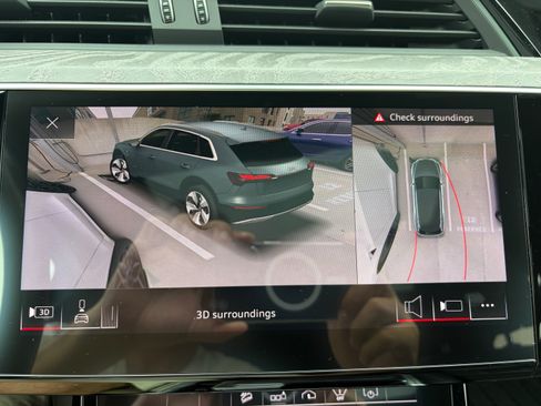 Used 2019 Audi e-tron Prestige w/ Prestige Package AWD/4WD image 25