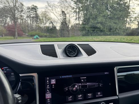 Used 2022 Porsche Macan S image 17