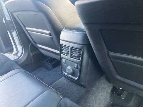 Used 2012 Chrysler 300 SRT8 w/ 19-Premium Speaker Group RWD image 17