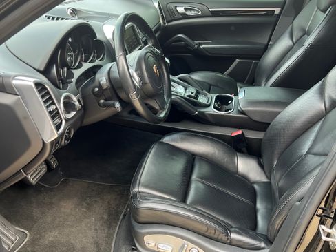 Used 2013 Porsche Cayenne S image 10