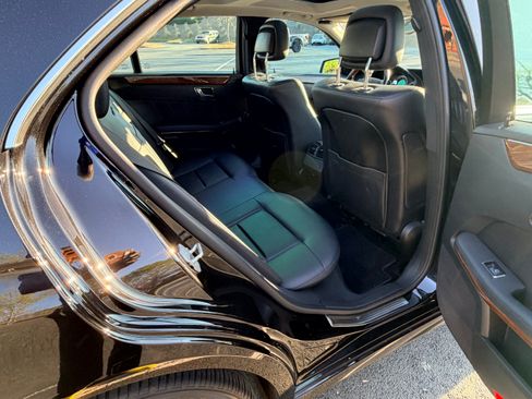 Used 2011 Mercedes-Benz E 350 BlueTEC Sedan image 6