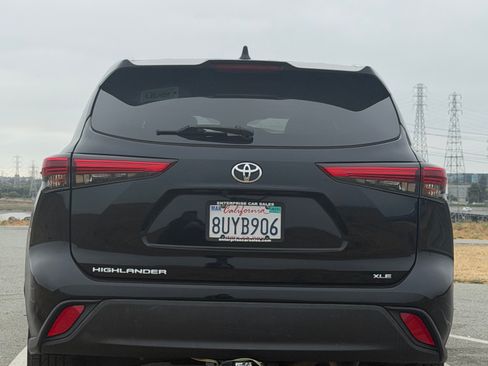 Used 2021 Toyota Highlander XLE FWD image 4