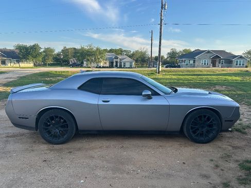 Used 2016 Dodge Challenger SXT Plus RWD image 10