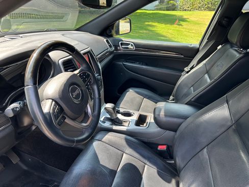 Used 2018 Jeep Grand Cherokee Overland RWD image 17
