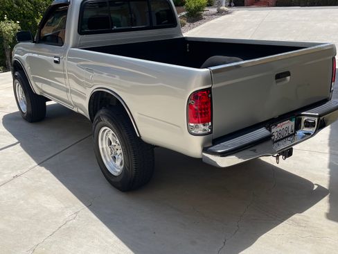 Used 2000 Toyota Tacoma 4x4 Regular Cab w/ Value Edition Plus Pkg image 8