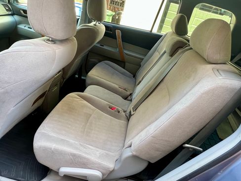 Used 2010 Toyota Highlander Hybrid Sport Utility 4D image 9