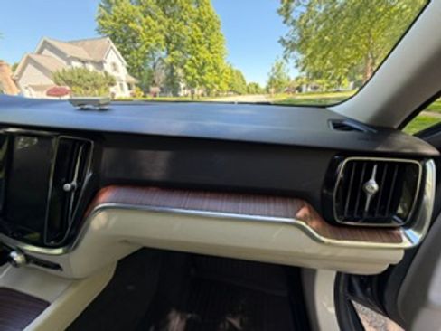 Used 2019 Volvo S60 T5 Momentum w/ Multimedia Package FWD image 22