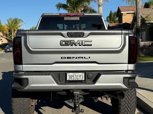 Used 2024 GMC Sierra 2500 Denali w/ Denali Reserve Package image 4