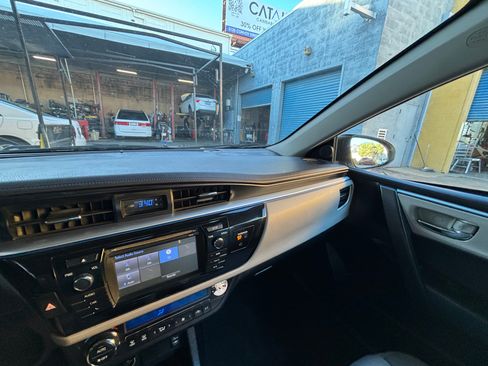 Used 2014 Toyota Corolla LE image 10