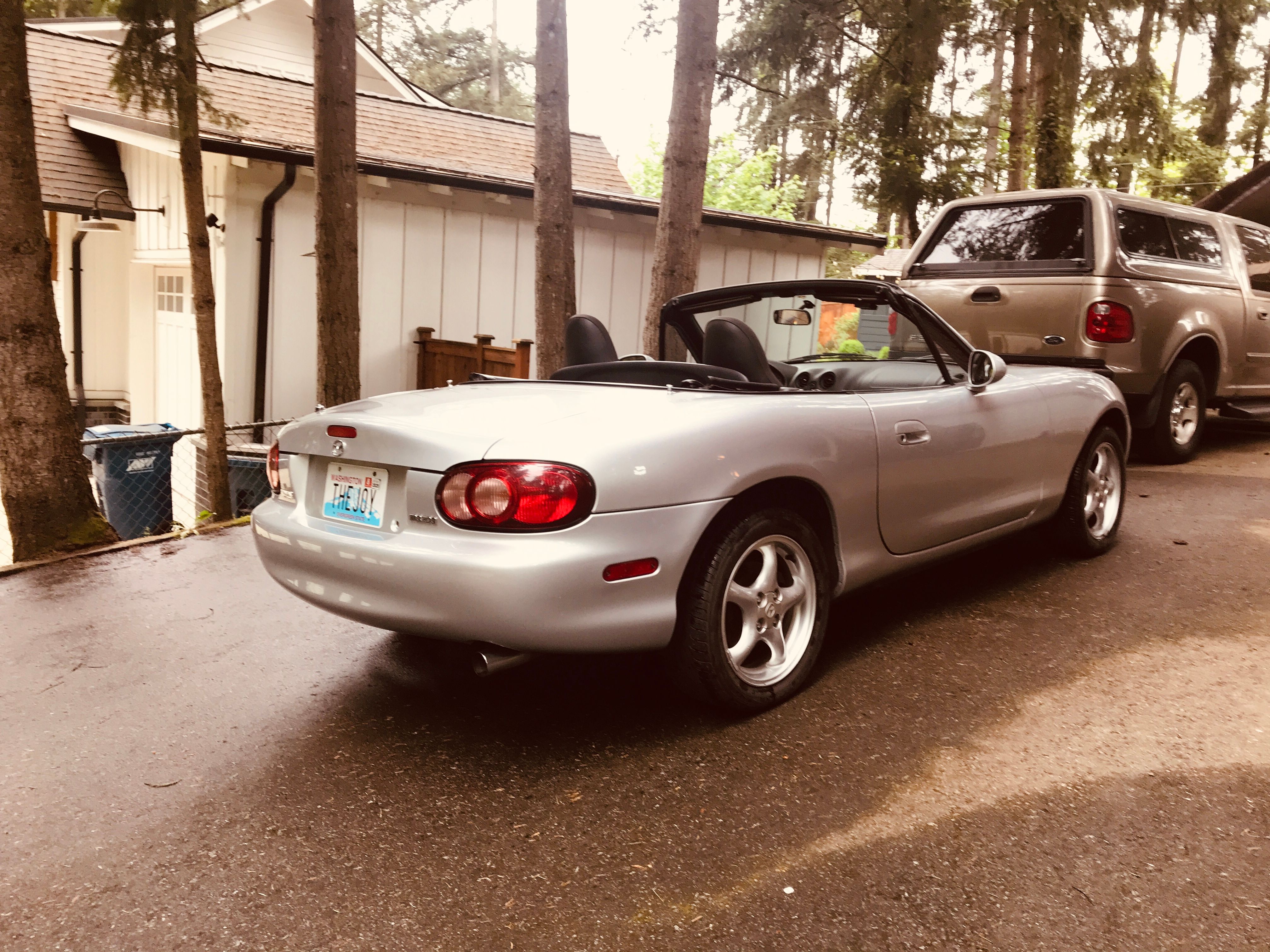 Used 2002 MAZDA MX-5 Miata RWD image 6