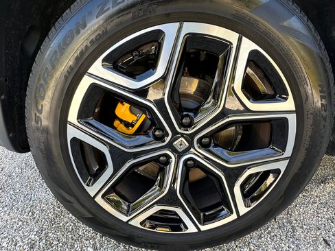 Used 2023 Rivian R1S Adventure image 24