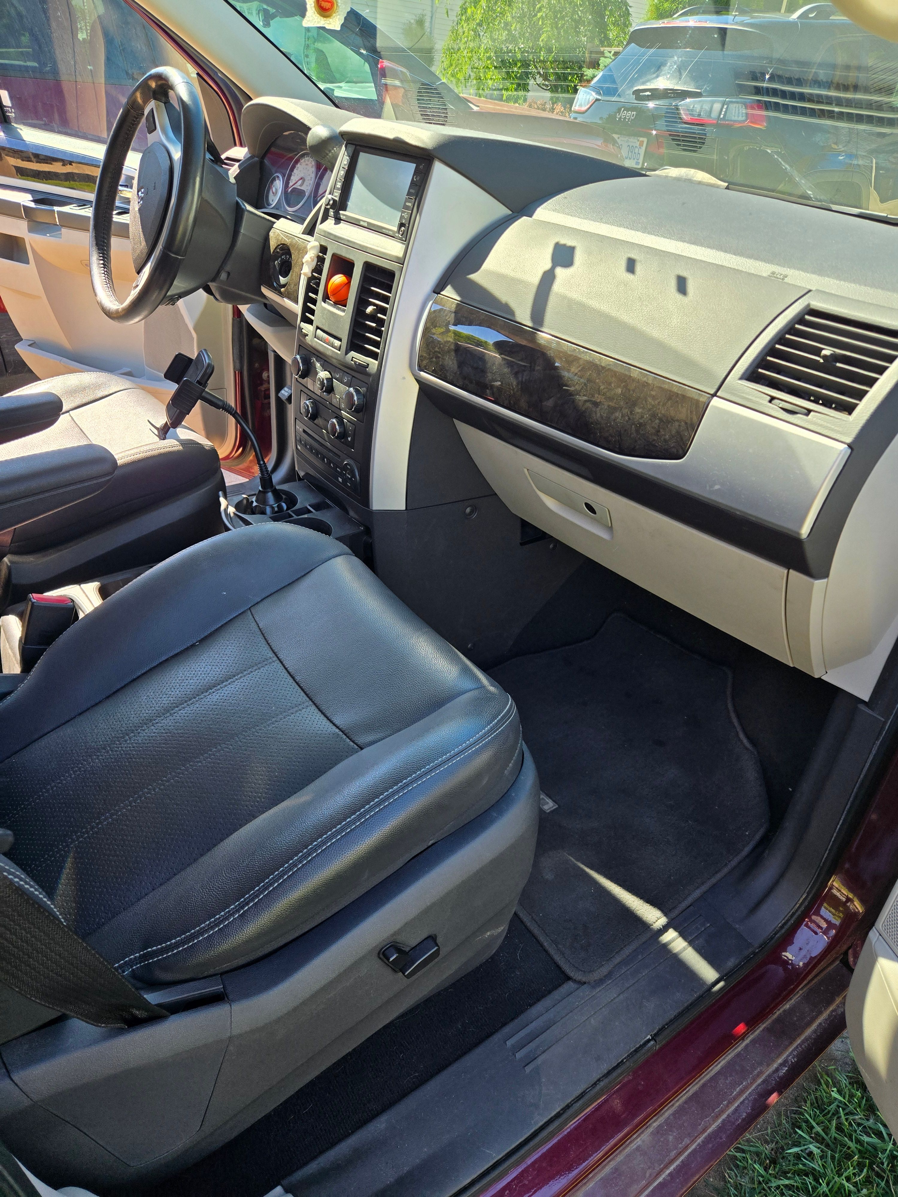 Used 2009 Dodge Grand Caravan SXT FWD image 11