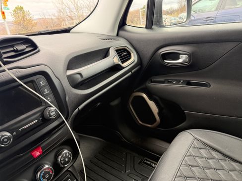 Used 2017 Jeep Renegade Sport w/ Power & Air Group image 11