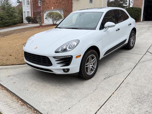 Used 2018 Porsche Macan Sport Edition image 11