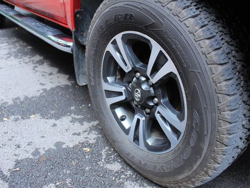 Used 2016 Toyota Tacoma TRD Sport w/ Premium & Technology Package AWD/4WD image 8