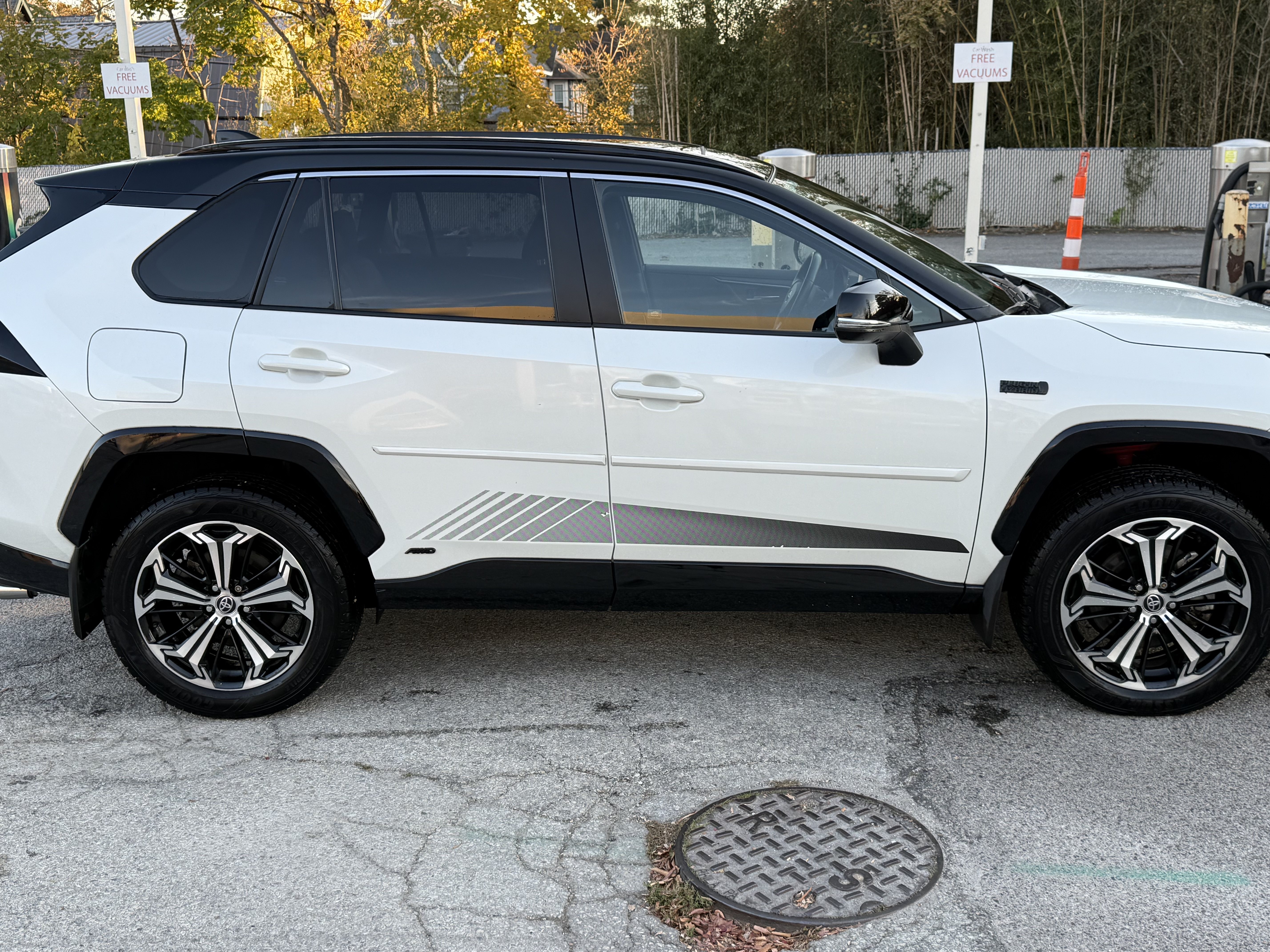 Used 2022 Toyota RAV4 XSE w/ Premium Package AWD/4WD image 11