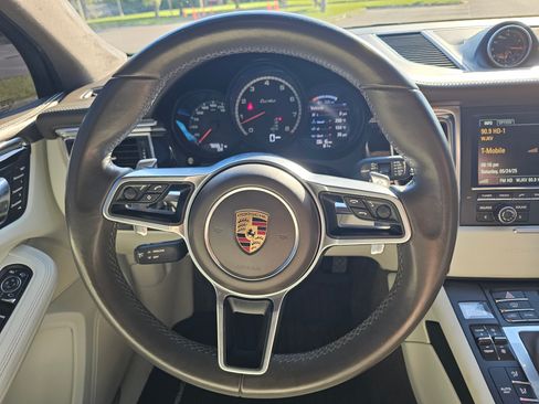 Used 2016 Porsche Macan Turbo image 2