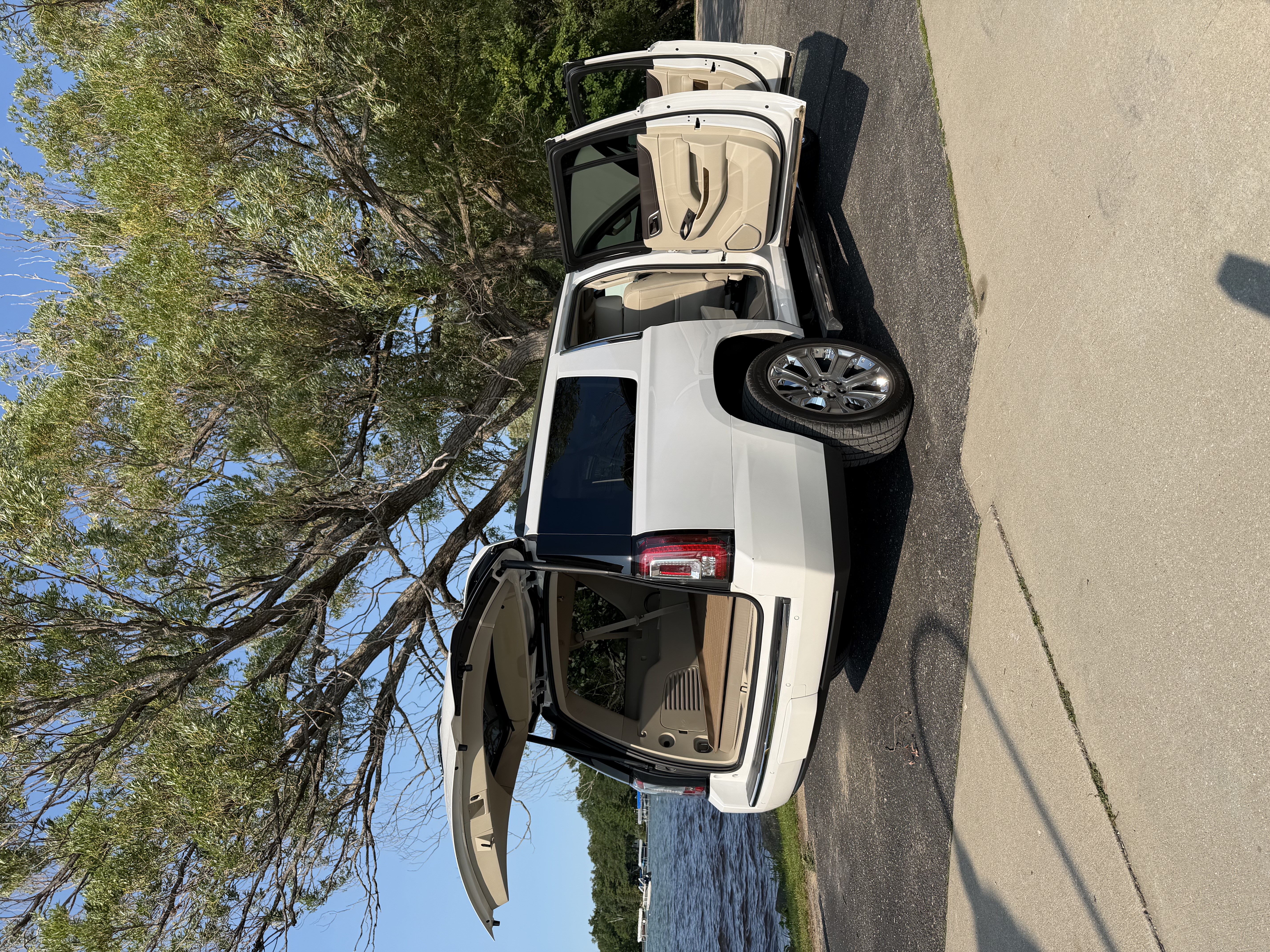 Used 2019 GMC Yukon XL Denali w/ Denali Ultimate Package AWD/4WD image 8