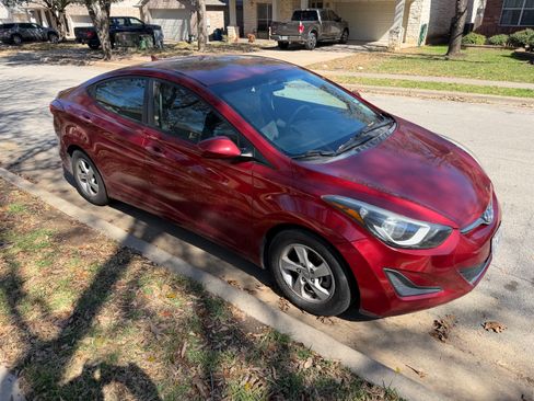 Used 2015 Hyundai Elantra SE image 2