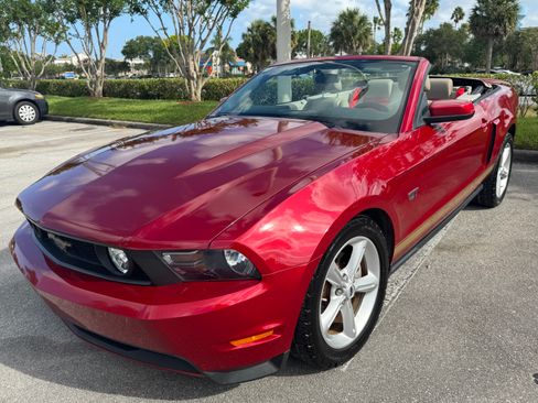 Used 2010 Ford Mustang GT image 13
