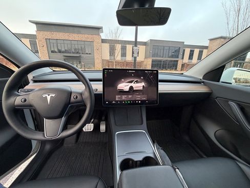 Used 2022 Tesla Model Y Performance image 11