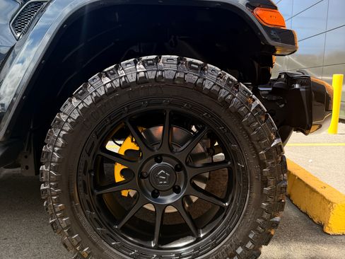 Used 2023 Jeep Wrangler Unlimited Sahara image 2