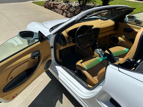 Used 1999 Porsche Boxster RWD image 12