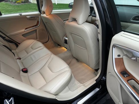 Used 2016 Volvo S60 T5 Inscription Platinum image 11