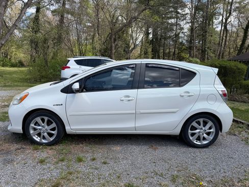 Used 2013 Toyota Prius C Four image 4