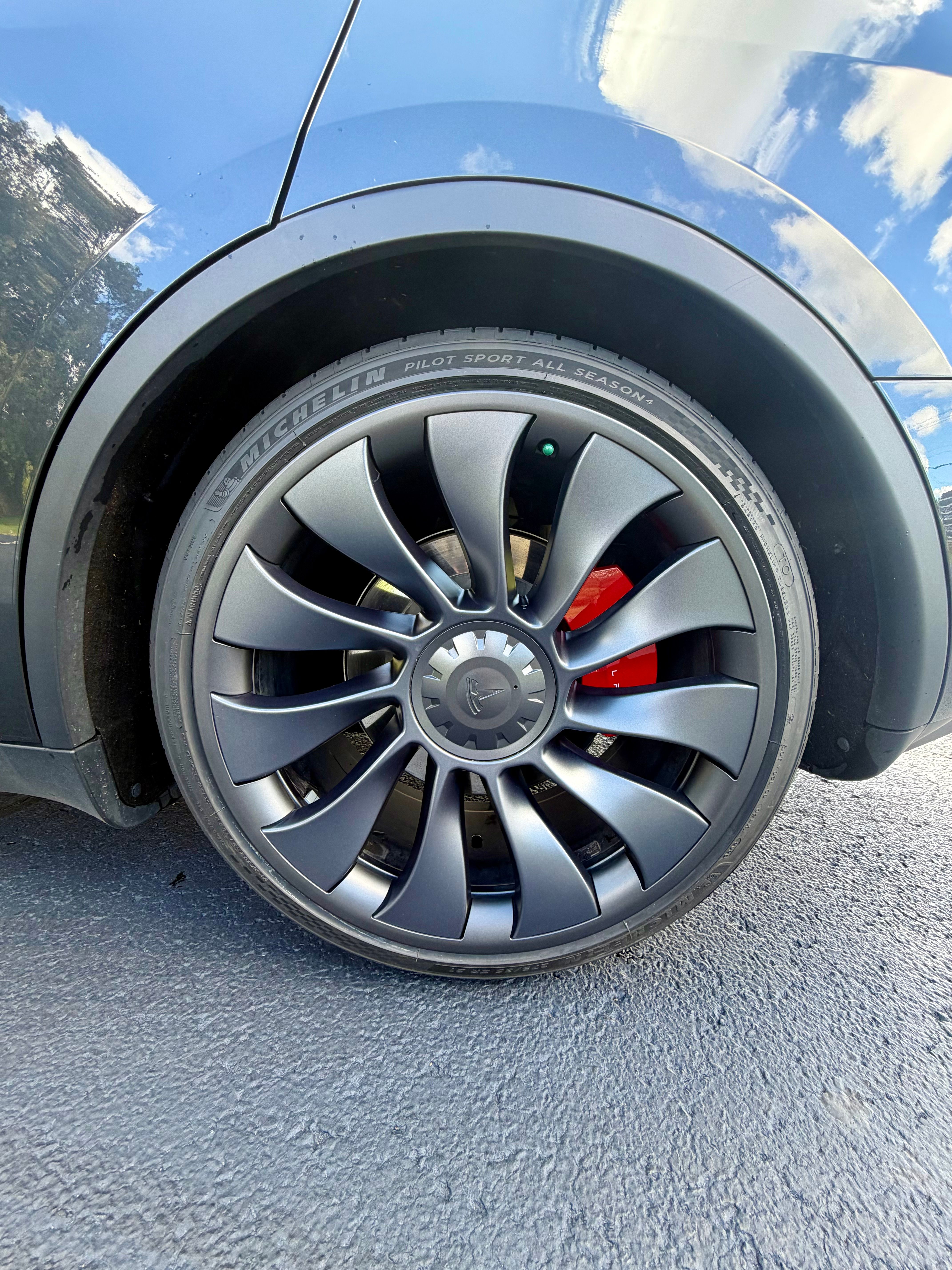Used 2024 Tesla Model Y Performance AWD/4WD image 25
