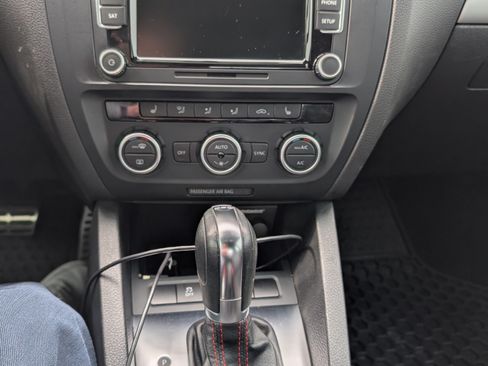 Used 2013 Volkswagen Jetta GLI Autobahn image 15