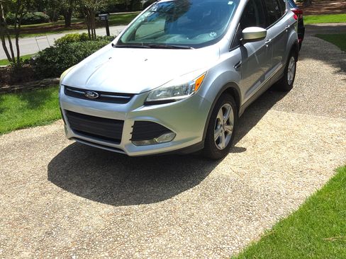 Used 2014 Ford Escape SE w/ Equipment Group 201A FWD image 1