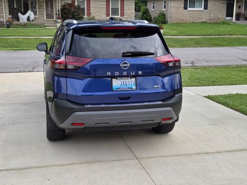 Used 2023 Nissan Rogue SV w/ SV Premium B Package FWD image 14
