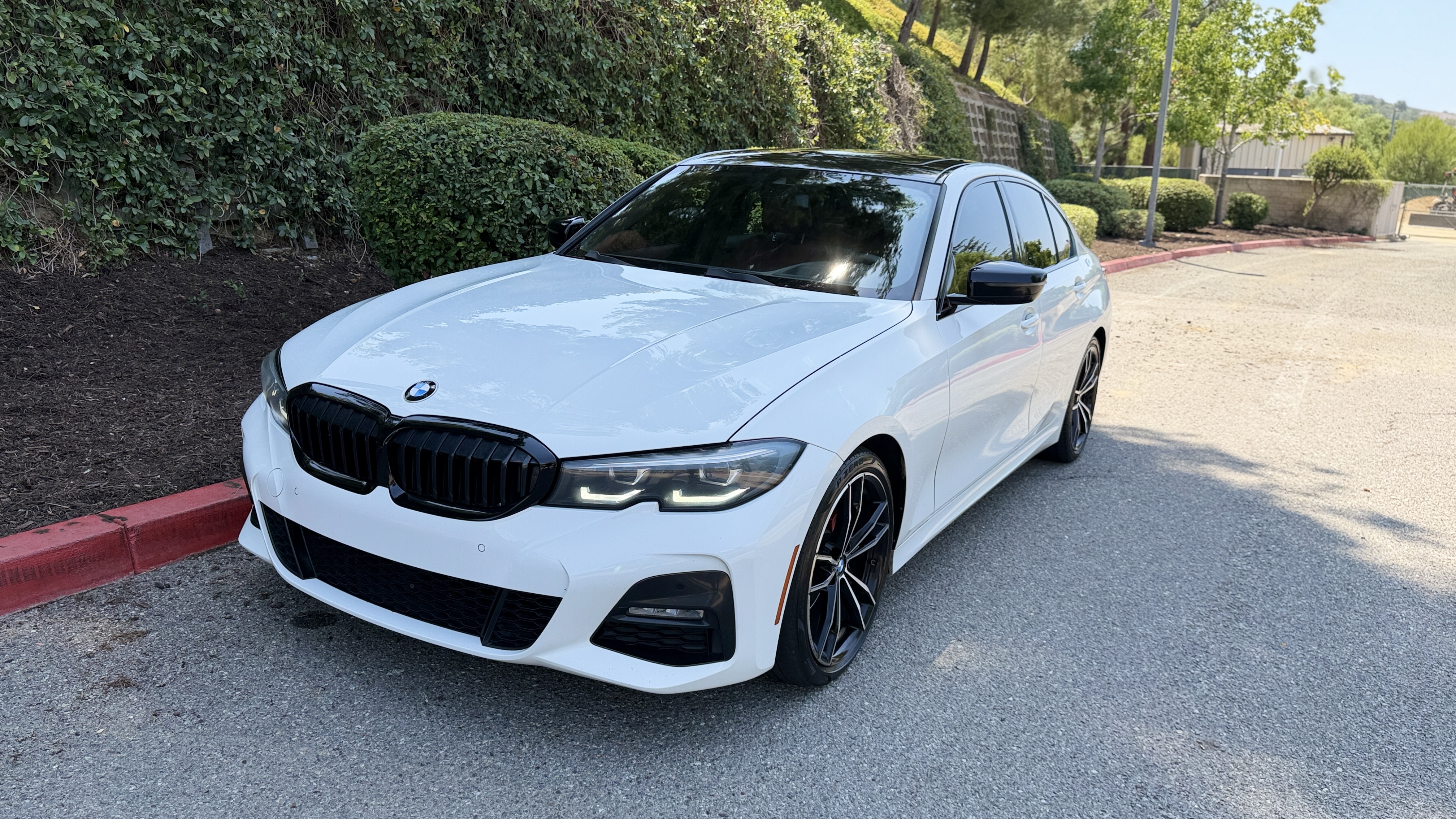 Used 2022 BMW 330i Sedan w/ M Sport Package RWD image 5