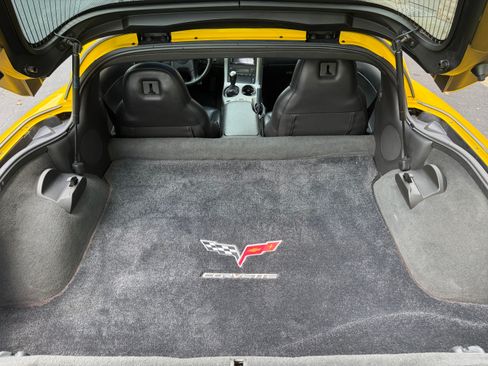Used 2005 Chevrolet Corvette Coupe w/ Preferred Equipment Group image 9