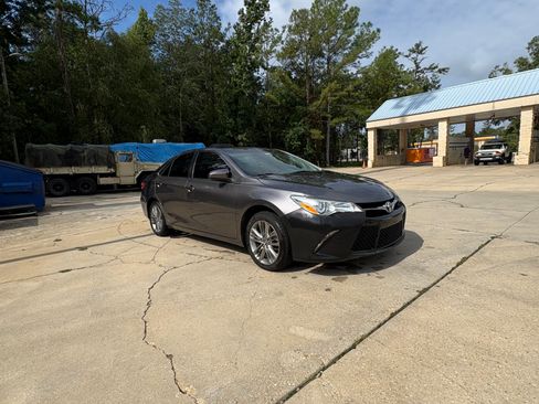 Used 2015 Toyota Camry SE image 10