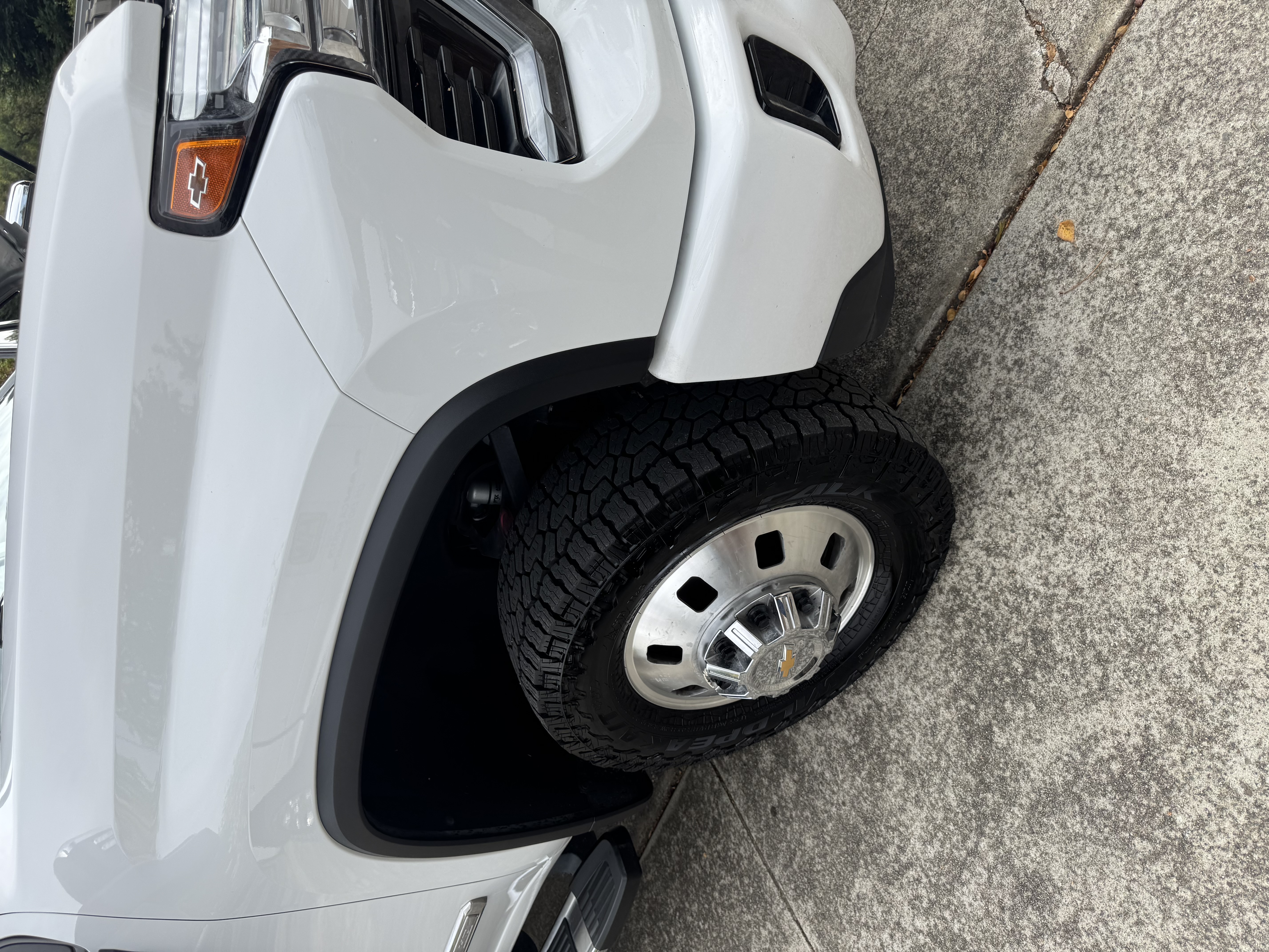 Used 2024 Chevrolet Silverado 3500 High Country w/ High Country Premium Package AWD/4WD image 4