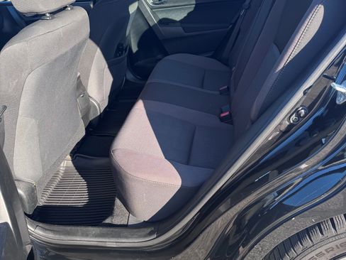 Used 2017 Toyota Corolla LE image 6