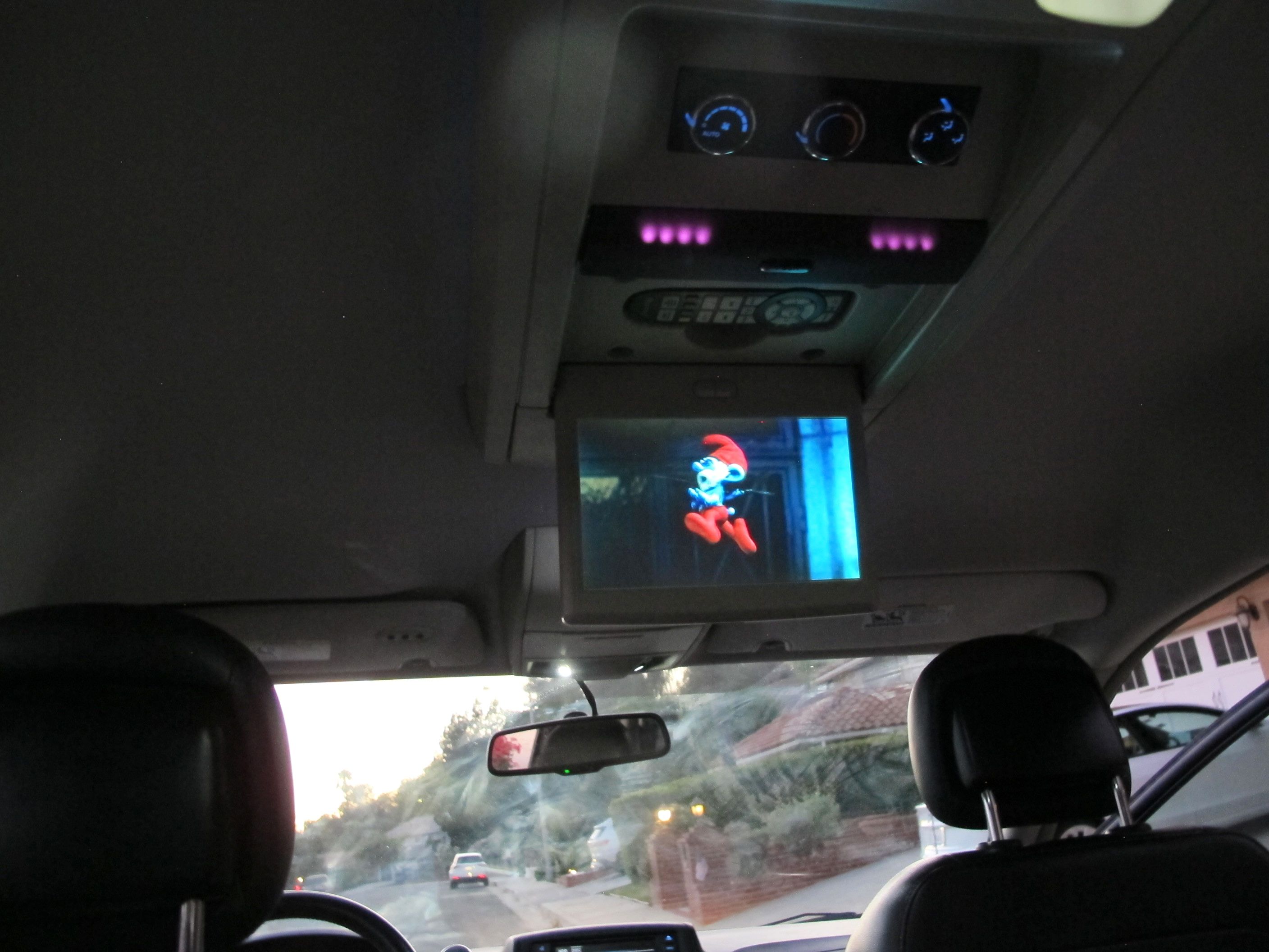 Used 2015 Chrysler Town & Country Touring FWD image 24