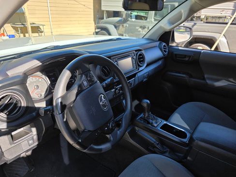 Used 2018 Toyota Tacoma SR image 6