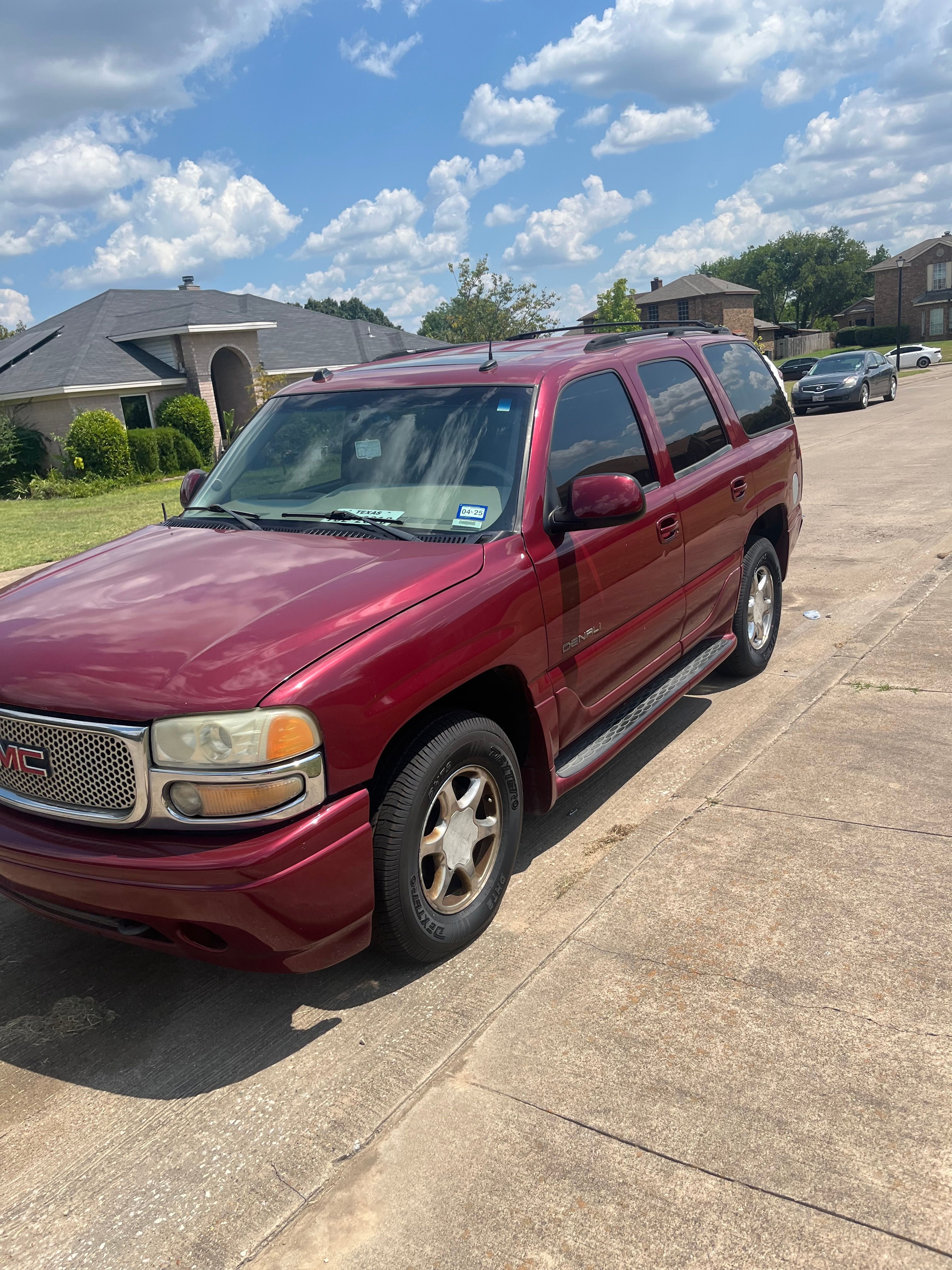 Used 2004 GMC Yukon Denali AWD/4WD image 2